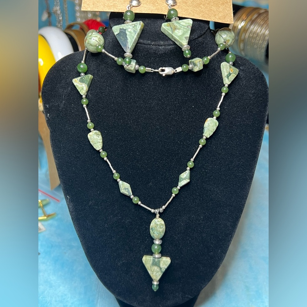 Green Beaded Necklace and Earring Set
V2